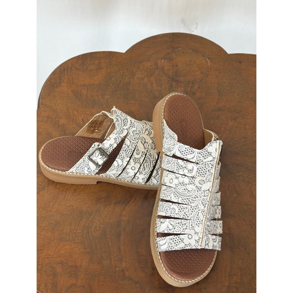 NWT Casta Sundance Iza White Slide Sandal w/ Floral Pattern SZ 36 #0583